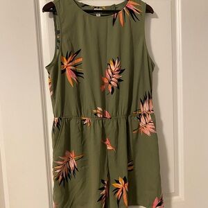 NEVER WORN! Floral Sleeveless Green Romper